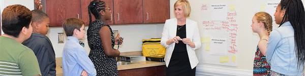 Superintendent_with_AdvisoryStudents Superintendent_with_AdvisoryStudents