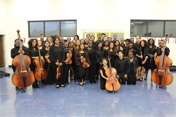 Group photo of the 2016-2017 orchestra 